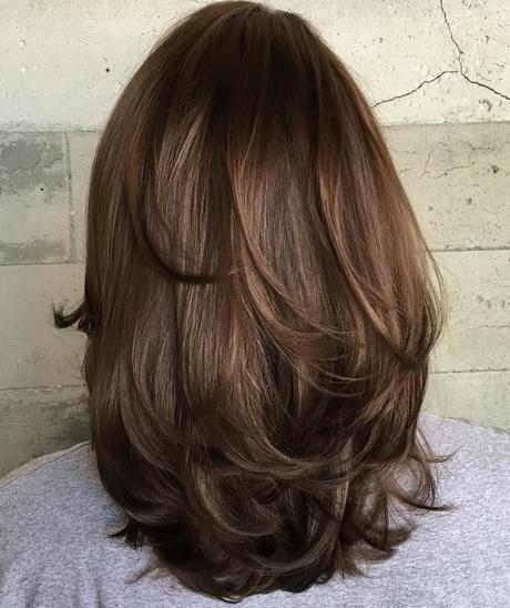 medium-length-hair-with-long-layers-26 Közepes hosszúságú haj hosszú rétegekkel