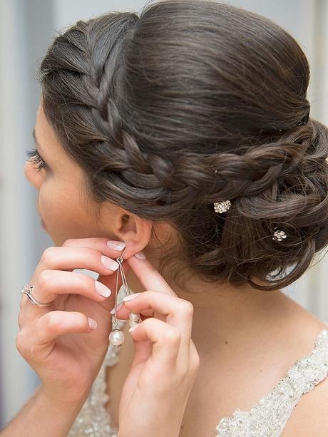 simple-bridal-hairstyle-14_13 Egyszerű menyasszonyi frizura