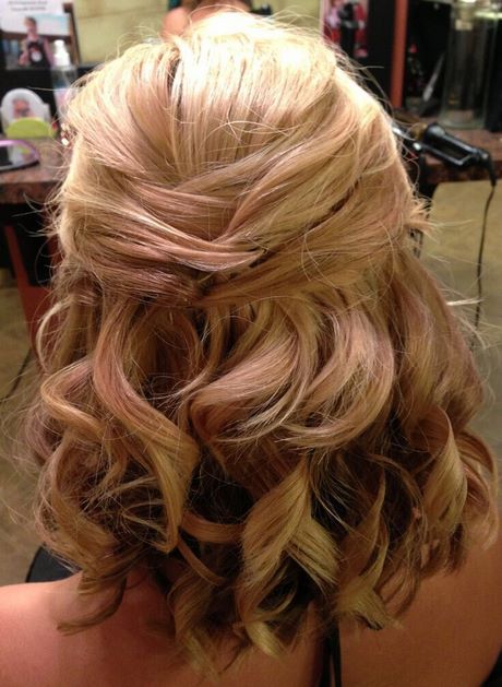 easy-wedding-updos-for-medium-length-hair-50_10 Könnyű esküvői frizurák közepes hosszúságú hajhoz