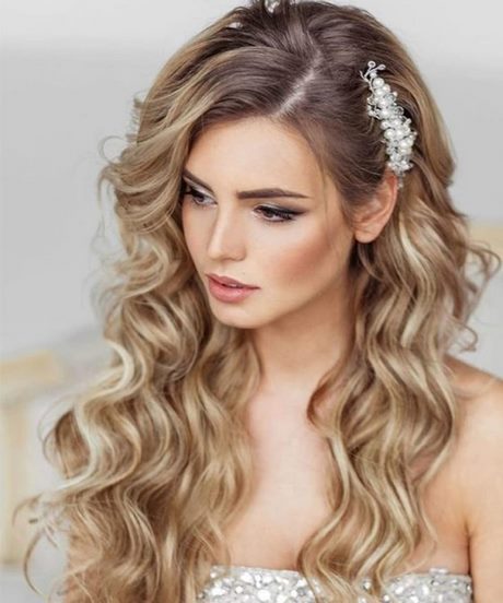 2023-bridal-hairstyle-17_4 2023 menyasszonyi frizura