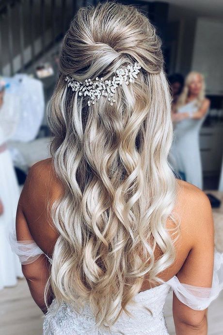 latest-wedding-hairstyles-2023-29 Legújabb esküvői frizurák 2023