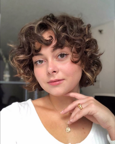 naturally-curly-short-hairstyles-2023-50_2 Természetesen göndör rövid frizurák 2023