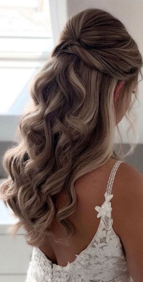 wedding-hairstyles-for-long-hair-2023-09 Esküvői frizurák hosszú hajra 2023