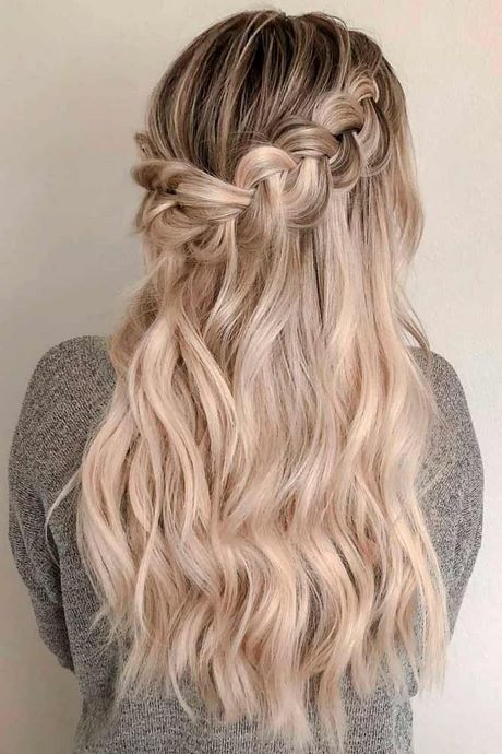 down-prom-hairstyles-2022-57_3 Le prom frizurák 2022