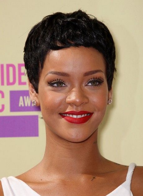 rihanna-short-hairstyles-2022-75_12 Rihanna rövid frizurák 2022