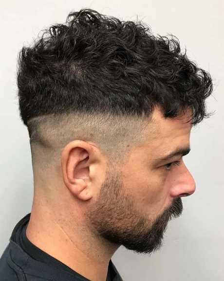 best-haircuts-for-curly-hair-2020-48_20 A legjobb hajvágás a göndör hajra 2020