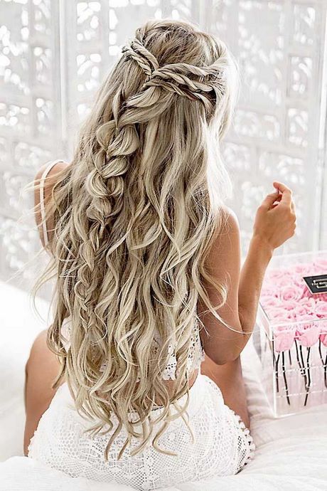 cute-prom-hairstyles-for-long-hair-2020-37 Aranyos prom frizurák hosszú hajra 2020