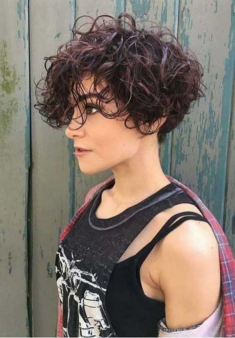 cute-short-curly-haircuts-2020-89_3 Aranyos rövid göndör hajvágás 2020