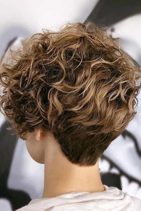 cute-short-curly-haircuts-2020-89_6 Aranyos rövid göndör hajvágás 2020