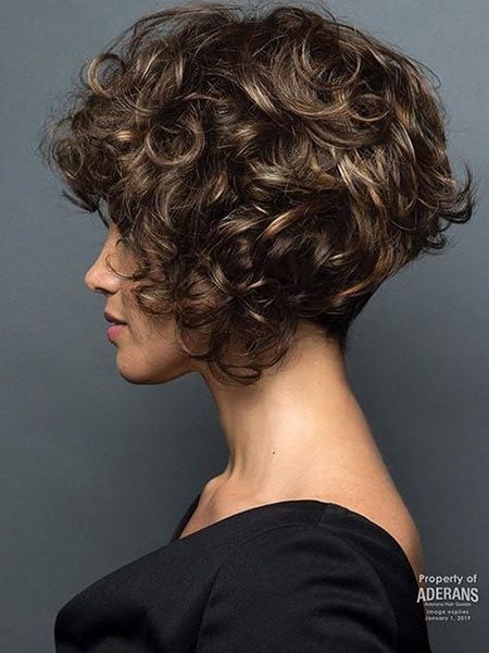 cute-short-curly-haircuts-2020-89_7 Aranyos rövid göndör hajvágás 2020