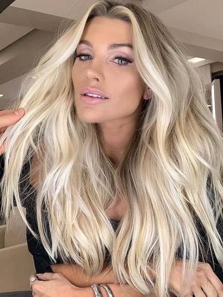 long-blonde-hair-2020-07_12 2020 hosszú szőke haj