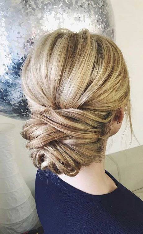 prom-hairstyles-updos-2020-41_8 Prom frizurák updos 2020