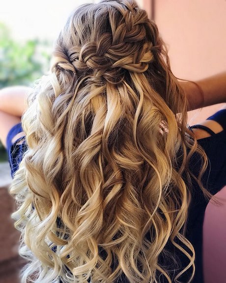 best-prom-hairstyles-2021-29_7 Legjobb prom frizurák 2021