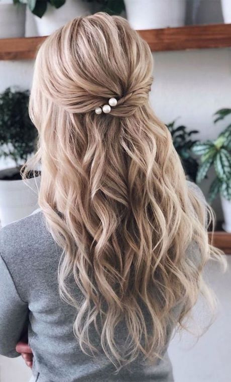 cute-prom-hairstyles-2021-28_10 Aranyos prom frizurák 2021