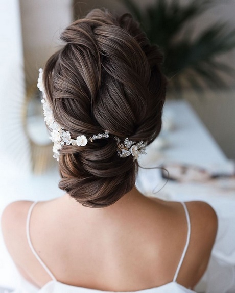 hairstyles-for-brides-2021-29_12 Frizurák menyasszony 2021