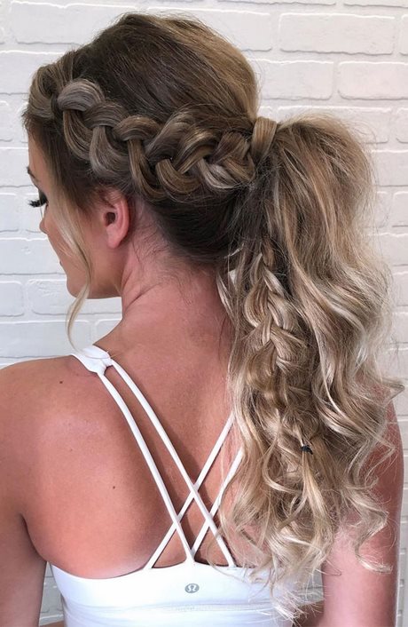 prom-hairstyles-for-2021-39 Prom frizurák 2021-re
