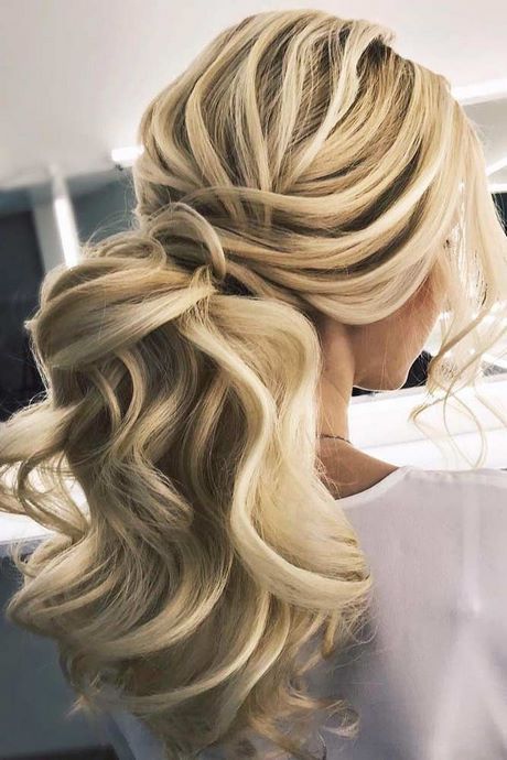 prom-hairstyles-for-2021-39_6 Prom frizurák 2021-re