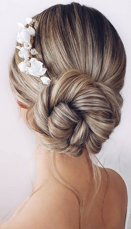 prom-hairstyles-for-2021-39_7 Prom frizurák 2021-re