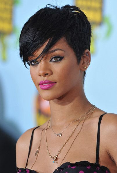 rihanna-short-hair-styles-2021-70_10 Rihanna rövid frizurák 2021