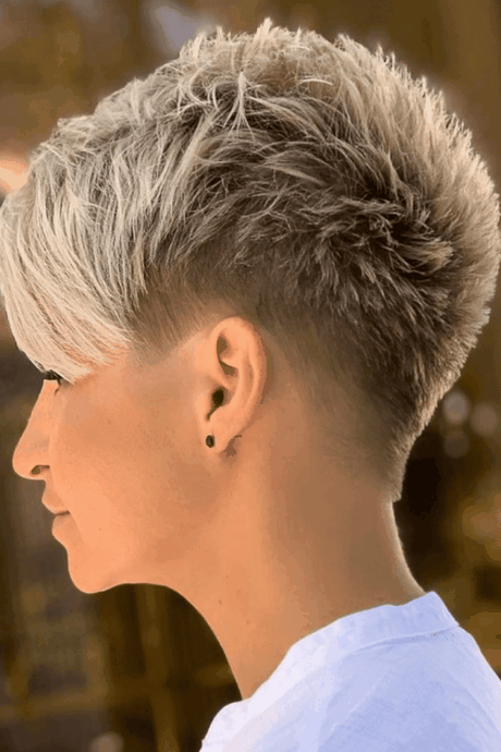 short-hairdos-2021-62 Rövid frizurák 2021
