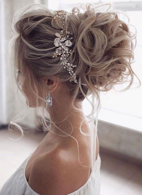 wedding-bride-hairstyles-2021-36_7 Esküvői menyasszony frizurák 2021