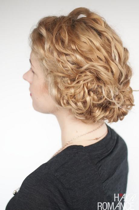 easy-updos-for-long-thick-curly-hair-43_9 Könnyű updos a hosszú, vastag göndör hajhoz