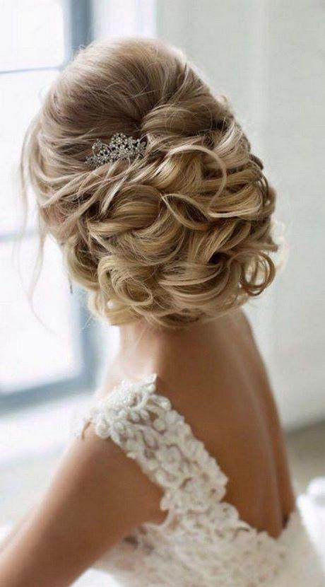 beautiful-bridesmaid-hairstyles-53_9 Gyönyörű koszorúslány frizurák