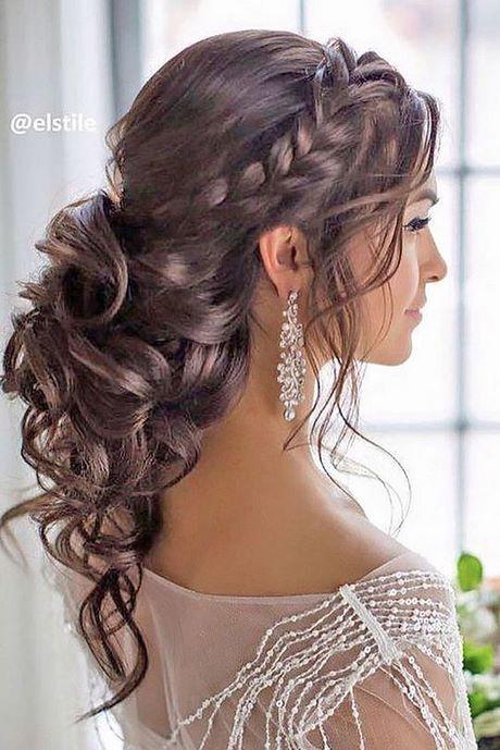 bridal-hairstyle-for-marriage-59_15 Menyasszonyi frizura a házassághoz