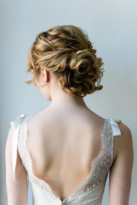 bridesmaid-hairdos-for-medium-hair-38_19 Koszorúslány frizurák közepes hajra