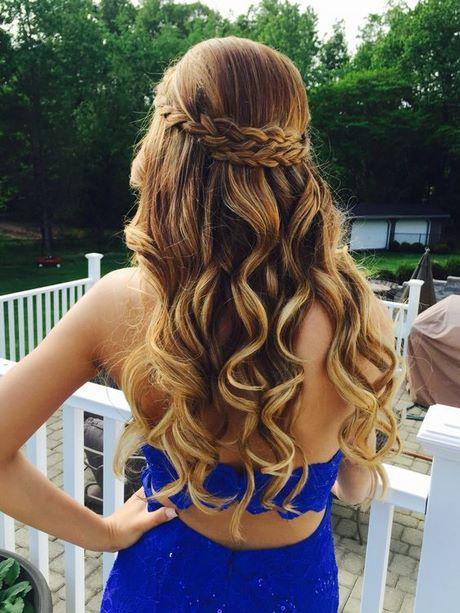 cute-and-easy-prom-hairstyles-42_6 Aranyos, könnyű szalagavató frizurák