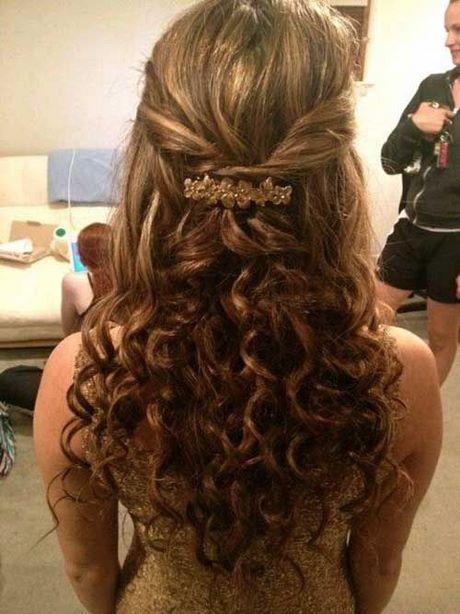 cute-long-hairstyles-for-prom-19_10 Aranyos hosszú frizurák a bálra