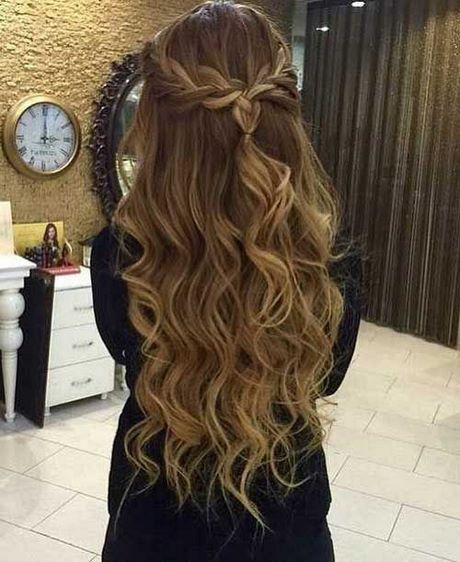 prom-hairstyles-for-long-hair-with-braids-and-curls-35 Prom frizurák hosszú haj zsinórra, fürtök