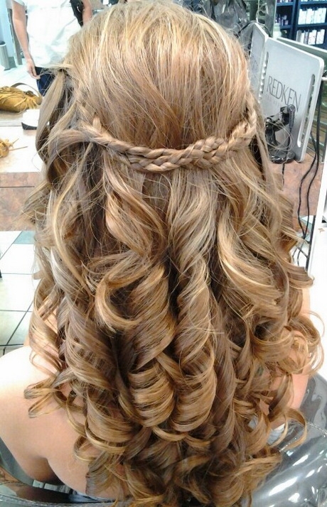 prom-hairstyles-for-long-hair-with-braids-and-curls-35_2 Prom frizurák hosszú haj zsinórra, fürtök