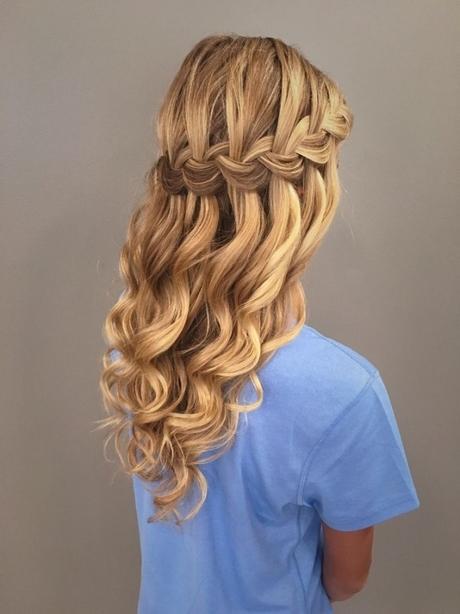 prom-hairstyles-for-long-hair-with-braids-39_6 Prom frizurák hosszú haj zsinórra