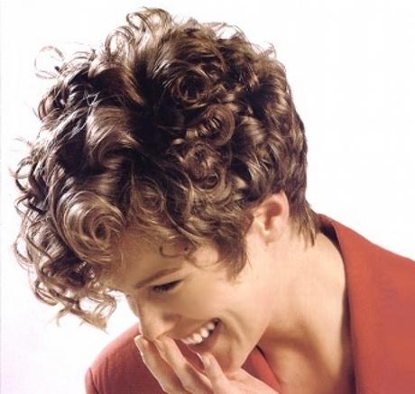 short-hair-for-women-with-curly-hair-55_3 Rövid haj göndör hajú nők számára