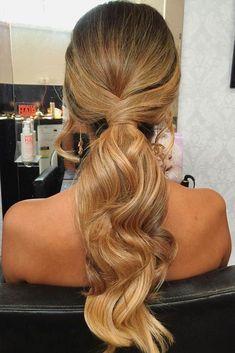 simple-curly-prom-hairstyles-52_16 Egyszerű göndör prom frizurák