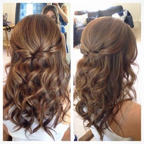 simple-curly-prom-hairstyles-52_6 Egyszerű göndör prom frizurák