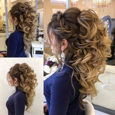 simple-curly-prom-hairstyles-52_7 Egyszerű göndör prom frizurák