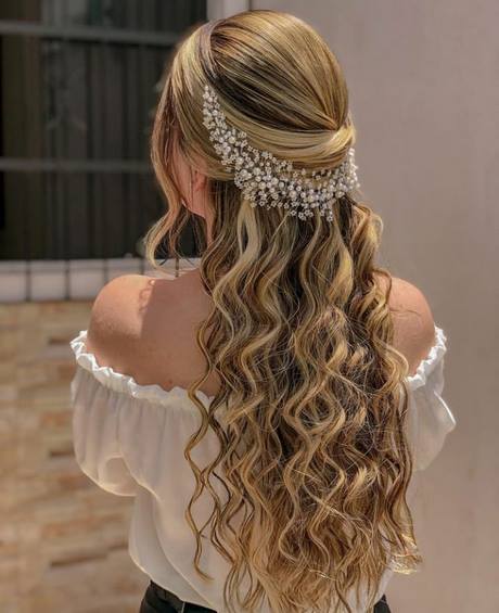 bridesmaid-hairstyles-2022-96_2 Koszorúslány frizurák 2022