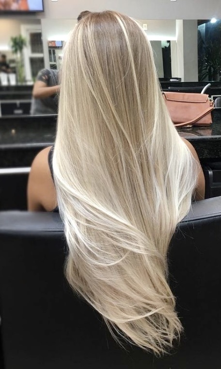 hairstyles-for-long-blonde-hair-2022-47_10 Frizurák hosszú szőke hajra 2022