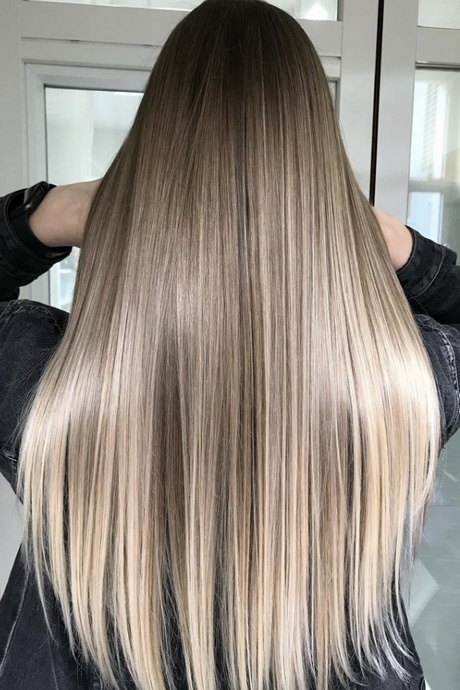 hairstyles-for-long-blonde-hair-2022-47_7 Frizurák hosszú szőke hajra 2022