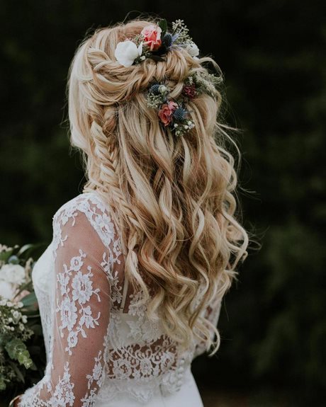 wedding-bride-hairstyles-2022-13 Esküvői menyasszony frizurák 2022