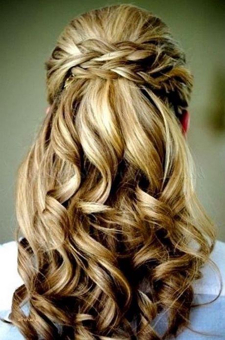 cute-half-up-half-down-hairstyles-for-curly-hair-54_18 Aranyos félig fel félig lefelé frizurák göndör haj