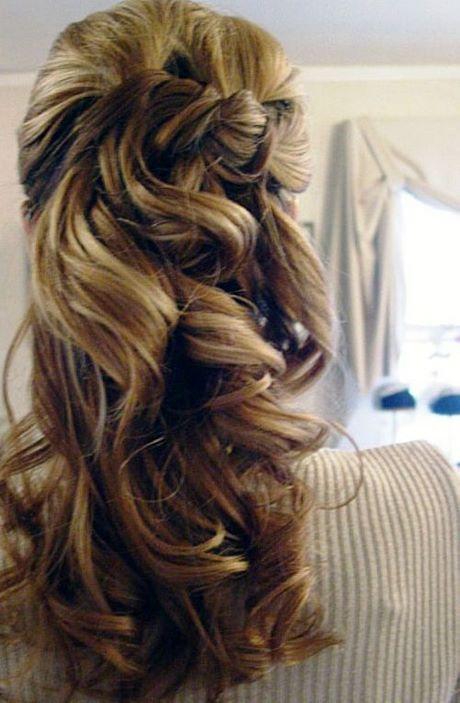 cute-half-up-half-down-hairstyles-for-curly-hair-54_8 Aranyos félig fel félig lefelé frizurák göndör haj