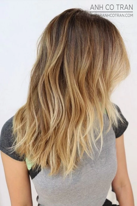 medium-layered-hair-style-70_9-19-19 Közepes rétegű frizura