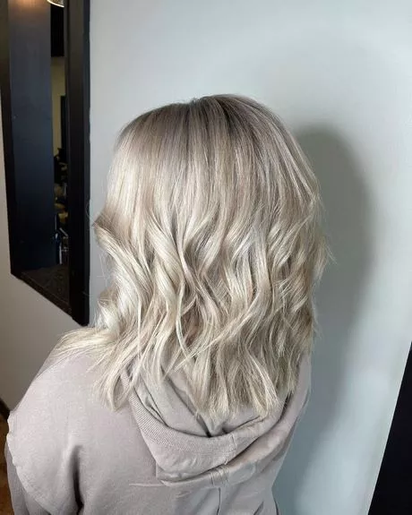 platinum-blonde-highlights-on-blonde-hair-84_6-12-12 Platina szőke kiemeli a szőke haj