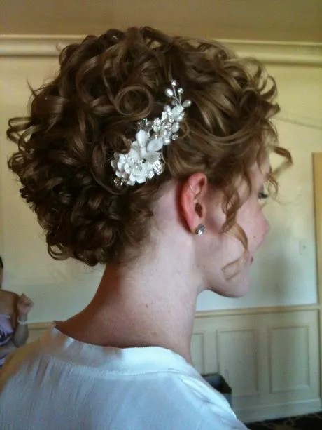 short-curly-hair-updos-wedding-24_12-4-4 Rövid göndör haj updos esküvő