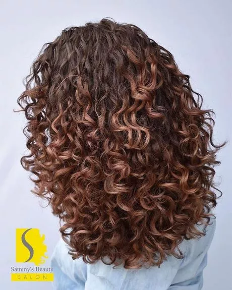 short-dark-curly-hair-60_12-4-4 Rövid, sötét göndör haj