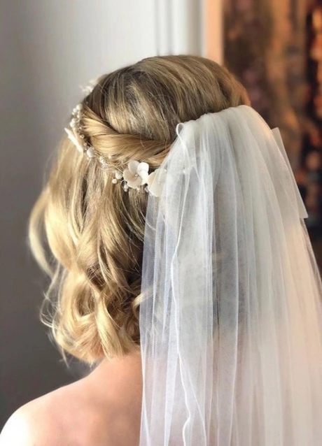 short-hairstyles-for-wedding-bride-44_11-3-3 Rövid frizurák esküvői menyasszony