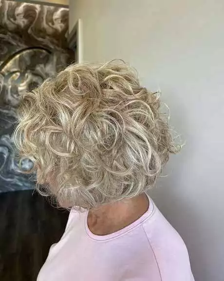 short-layered-hairstyles-for-curly-hair-89-1-1 Rövid réteges frizurák göndör hajra